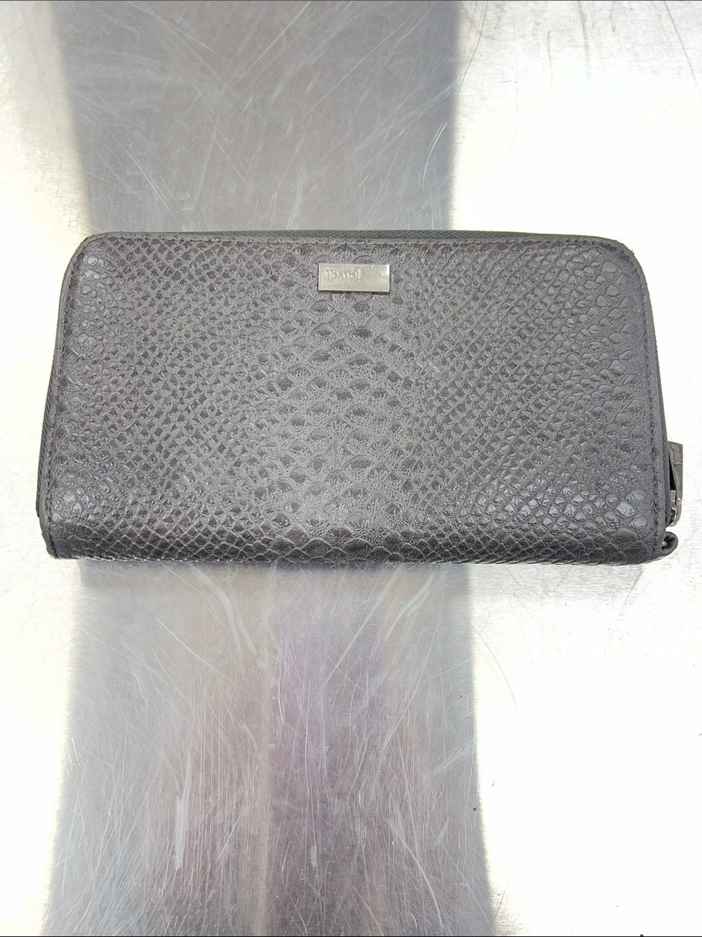 Jewell by thirty-one Gray Textured Zip Wallet